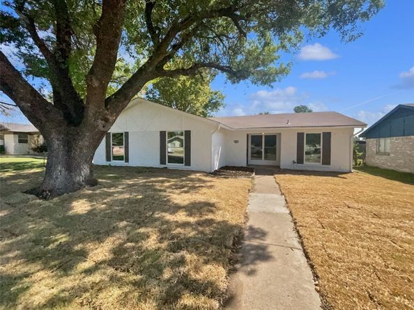 922  Laguna Drive , Garland Texas 75043