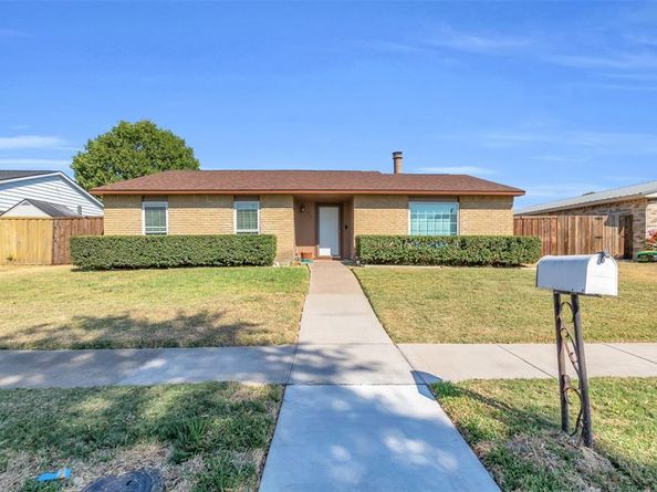 2106  Clark Trail , Grand Prairie Texas 75052