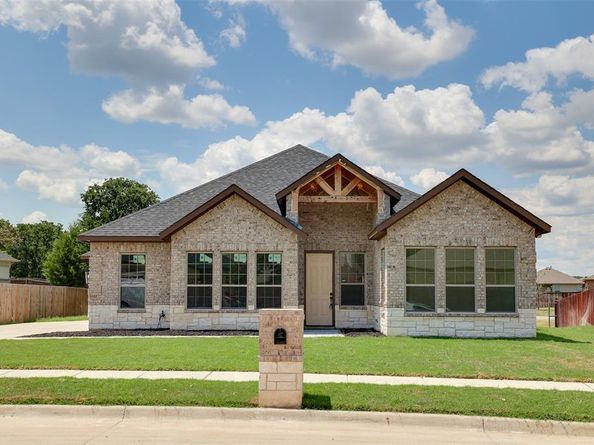 1601  Sea Breeze Court , Azle Texas 76020