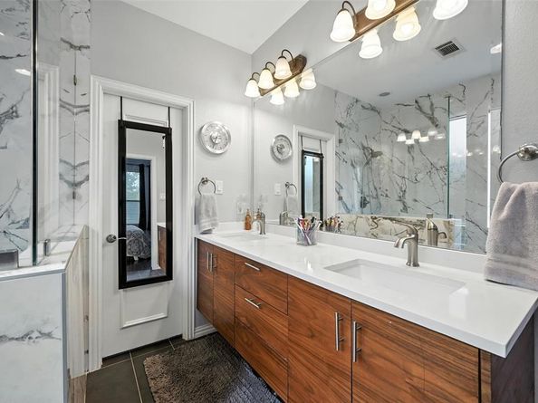 5508  Thistle Hill , Denton Texas 76210