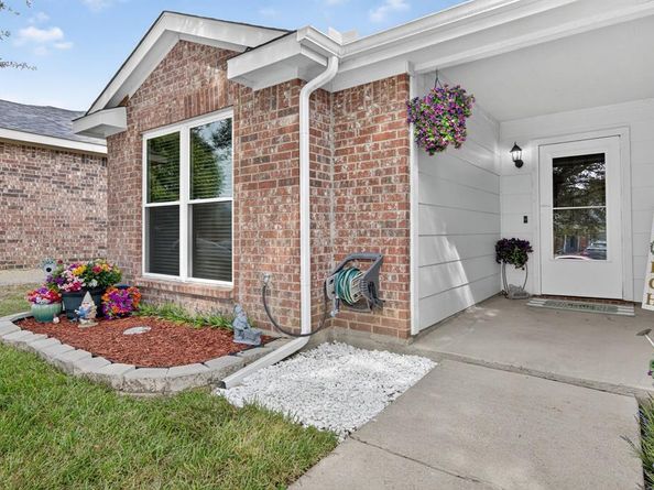 2737  Briscoe Drive , Fort Worth Texas 76108