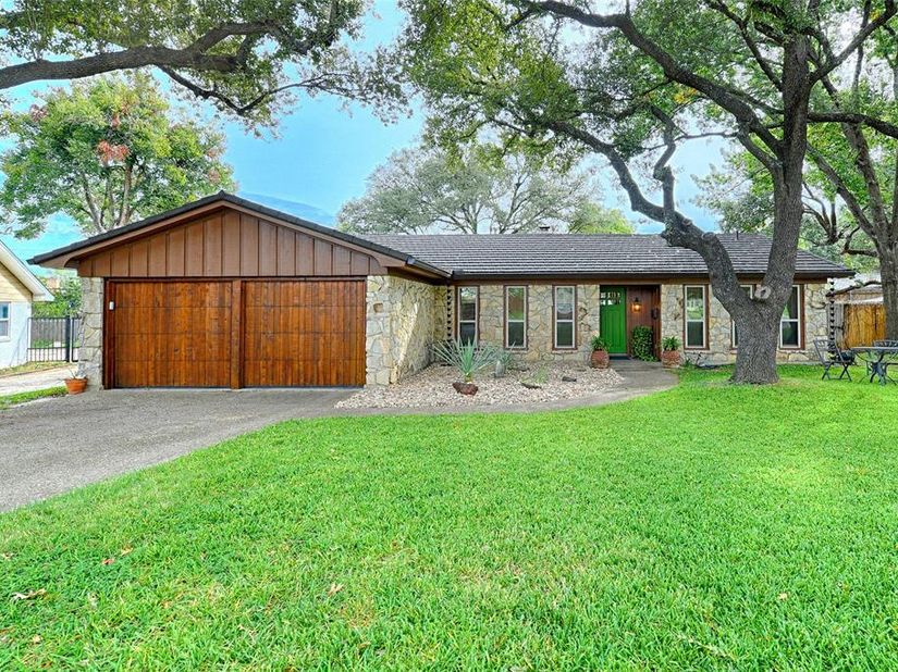 801  Raintree Road , Fort Worth Texas 76103