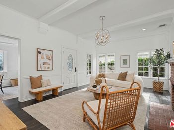 5009 Willowcrest Avenue