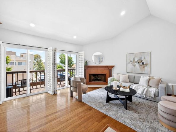 6998 Camino Degrazia, San Diego CA 92111
