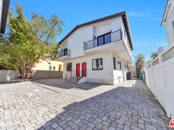 1/2 Masselin Avenue