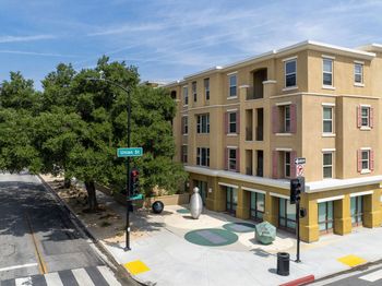 128 N Oak Knoll Avenue