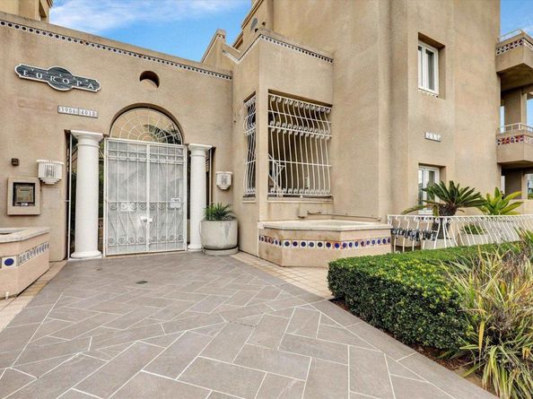 4018 Nobel Dr 204, San Diego CA 92122