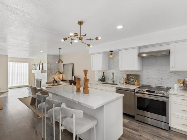 1913 Alga Rd A, Carlsbad CA 92009