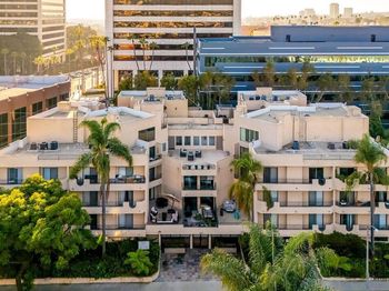 1633 S Bentley Avenue