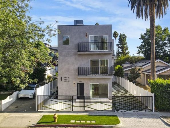 10828 Hesby Street, North Hollywood CA 91601