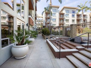 100 S Alameda Street