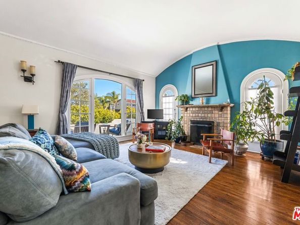 1569 S Orange Grove Avenue, Los Angeles CA 90019