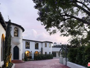 2720 Glendower Avenue