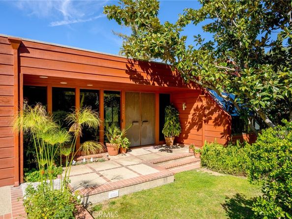 3275 Buckingham Road, Glendale CA 91206