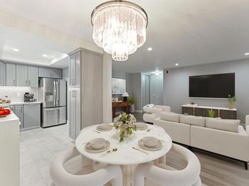 127 W Glaucus