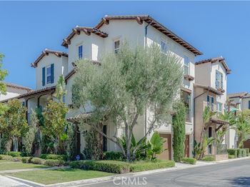 672 E Valencia