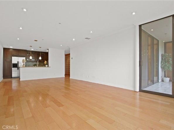 121 S Hope Street 318, Los Angeles CA 90012