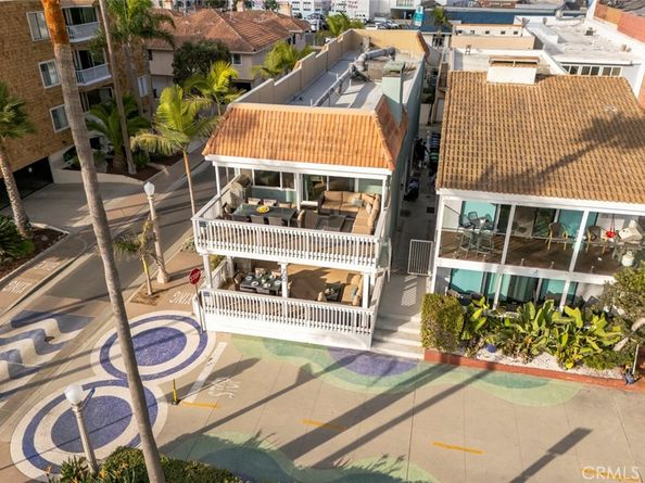 700 E Oceanfront, Newport Beach CA 92661
