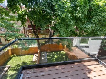 225 Montgomery St