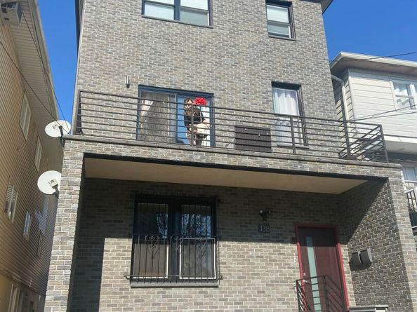 138 76th St, North Bergen NJ 07047