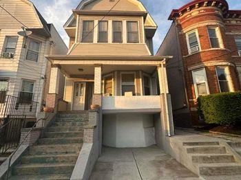 270 Woodlawn Ave
