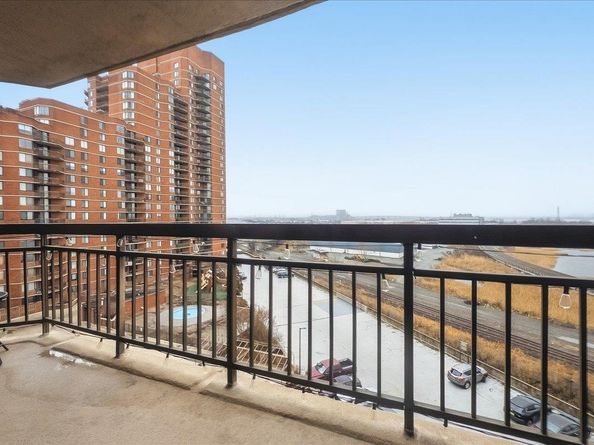 730 Harmon Cove Tower, Secaucus NJ 07094