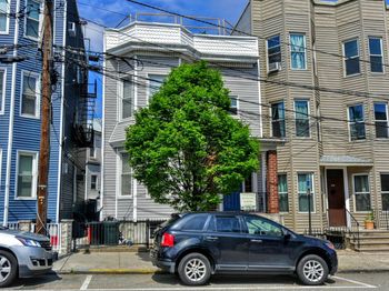 557 Hudson Ave