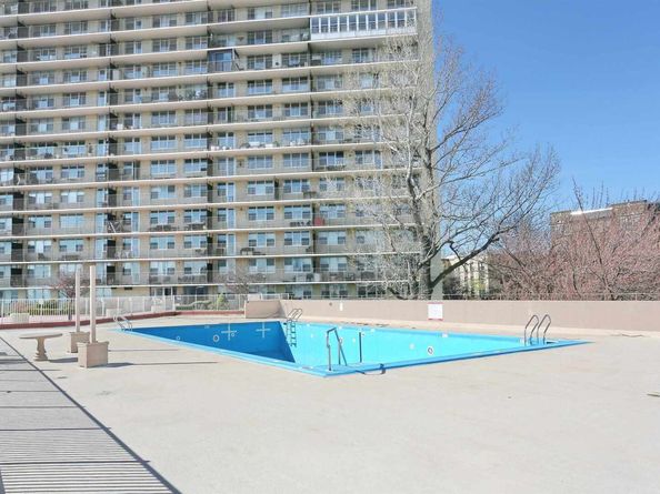 6040 Boulevard 21J, West New York NJ 07093