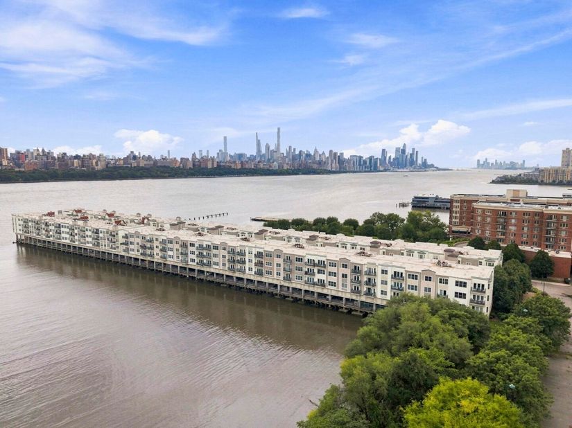 335 The Promenade 335, Edgewater NJ 07020