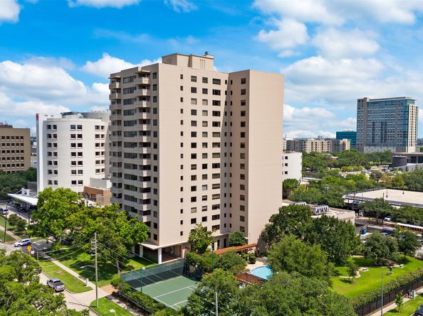 1400 Hermann Drive 11E, Houston TX 77004