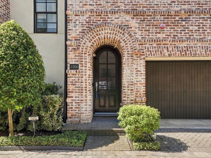 1306 Castle Court, Houston TX 77006