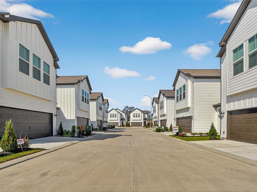 5004 Yesenia Palm Street, Houston TX 77021