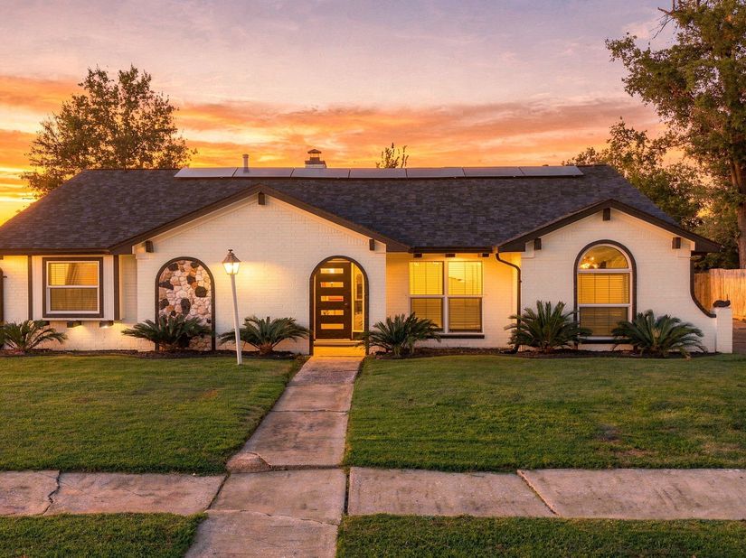 326 Kingscourt Drive, Houston TX 77015