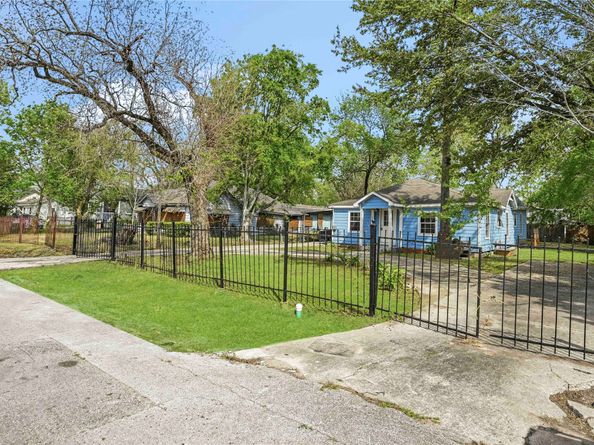 5513 Makeig Street, Houston TX 77026