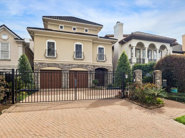 52 Briar Hollow Lane E, Houston TX 77027