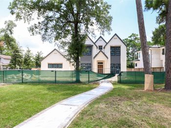 752 W 43rd Street