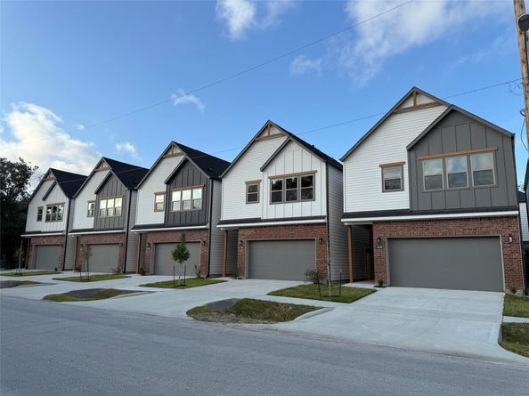 8430 Vogue Lane, Houston TX 77055