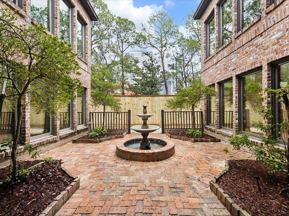 5040 Fieldwood Drive, Houston TX 77056