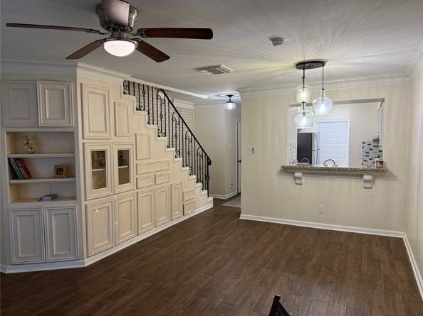 9107 Braeburn Valley Drive 15, Houston TX 77074