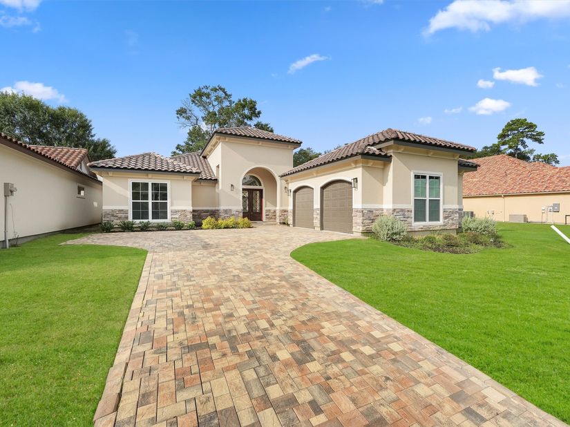 16015 Bridges Fairway Lane, Houston TX 77068