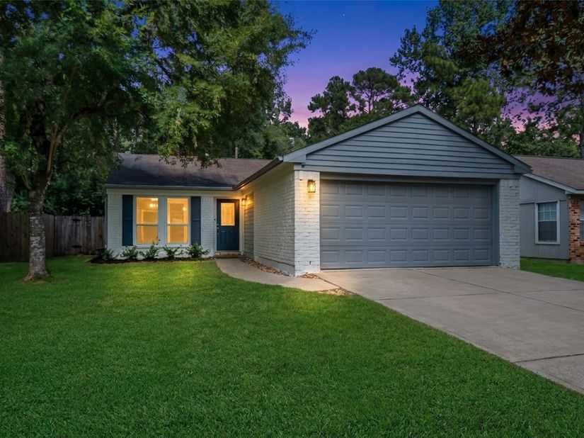 7 Hasting Oak Court, The Woodlands TX 77381