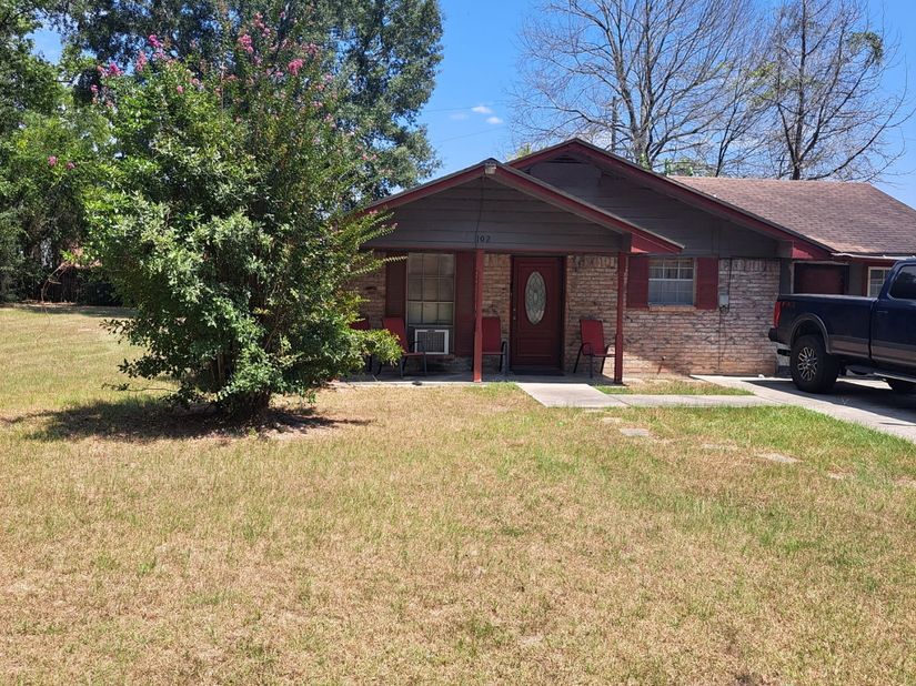 102 Amanda Street, Conroe TX 77304