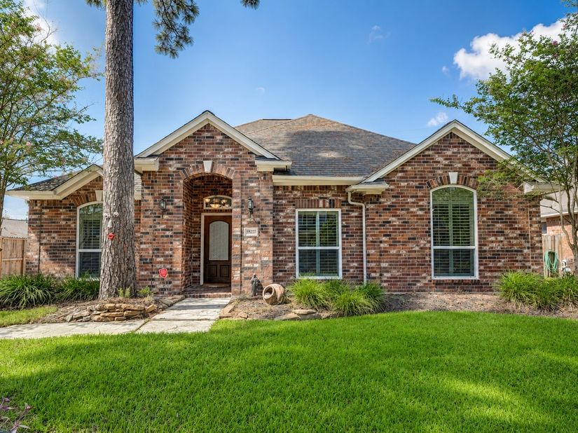 19227 Hikers Trail Drive, Humble TX 77346