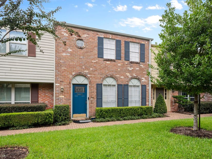 5819 Valley Forge Drive 91, Houston TX 77057