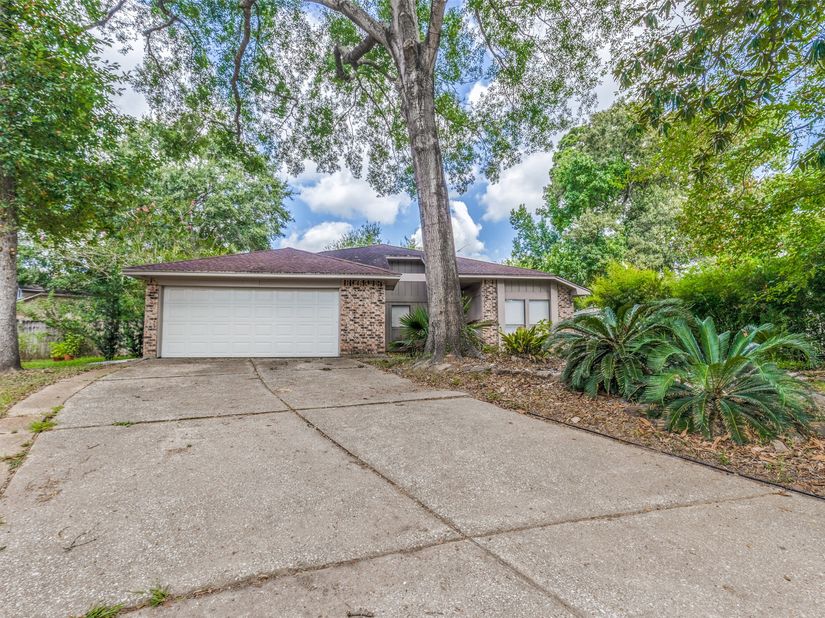 2803 Parkwood Manor Drive, Houston TX 77339