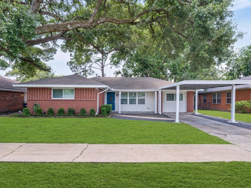 4717 Chrystell Lane, Houston TX 77092
