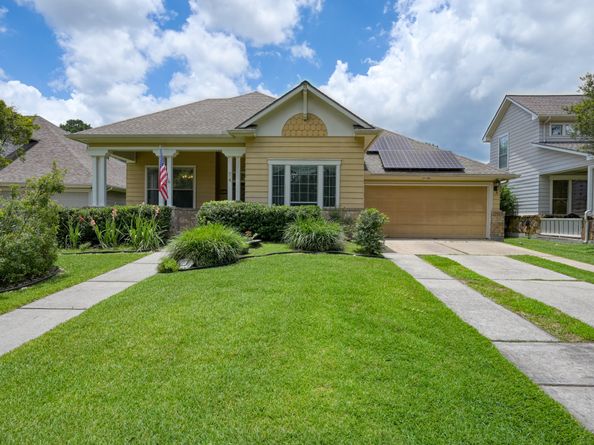 74 W Tapestry Park Circle, The Woodlands TX 77381