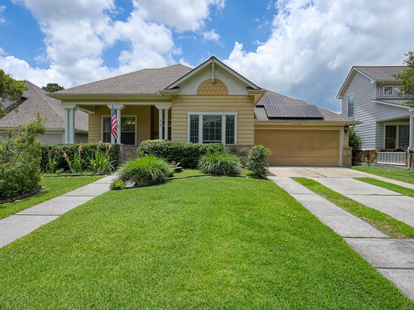 74 Tapestry Park Circle, The Woodlands TX 77381