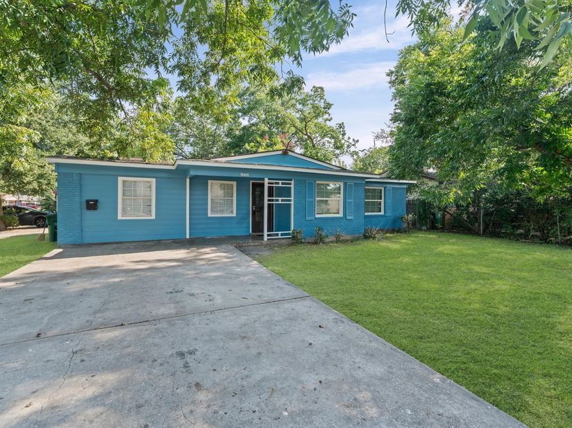 10401 Bessemer Street, Houston TX 77034