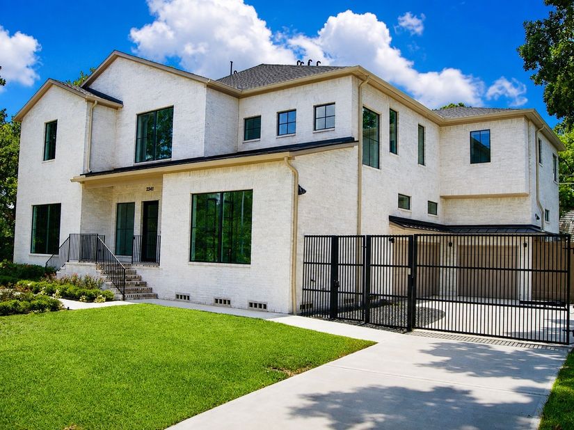 2341 Maroneal St, Houston TX 77030